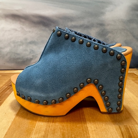 Dingo Women's Suede Platform Sandals - Peace N'Love size 6.5 NEW NO BOX - Picture 2 of 8